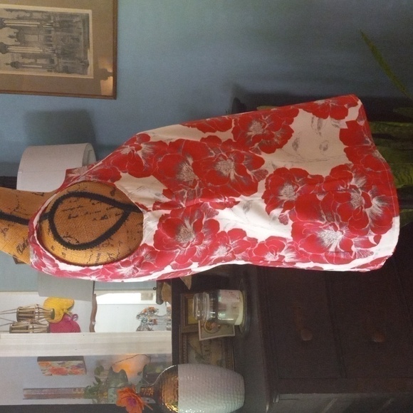 Crosby. White & Pink Floral Pleated Sleeveless Blouse - Picture 4 of 10